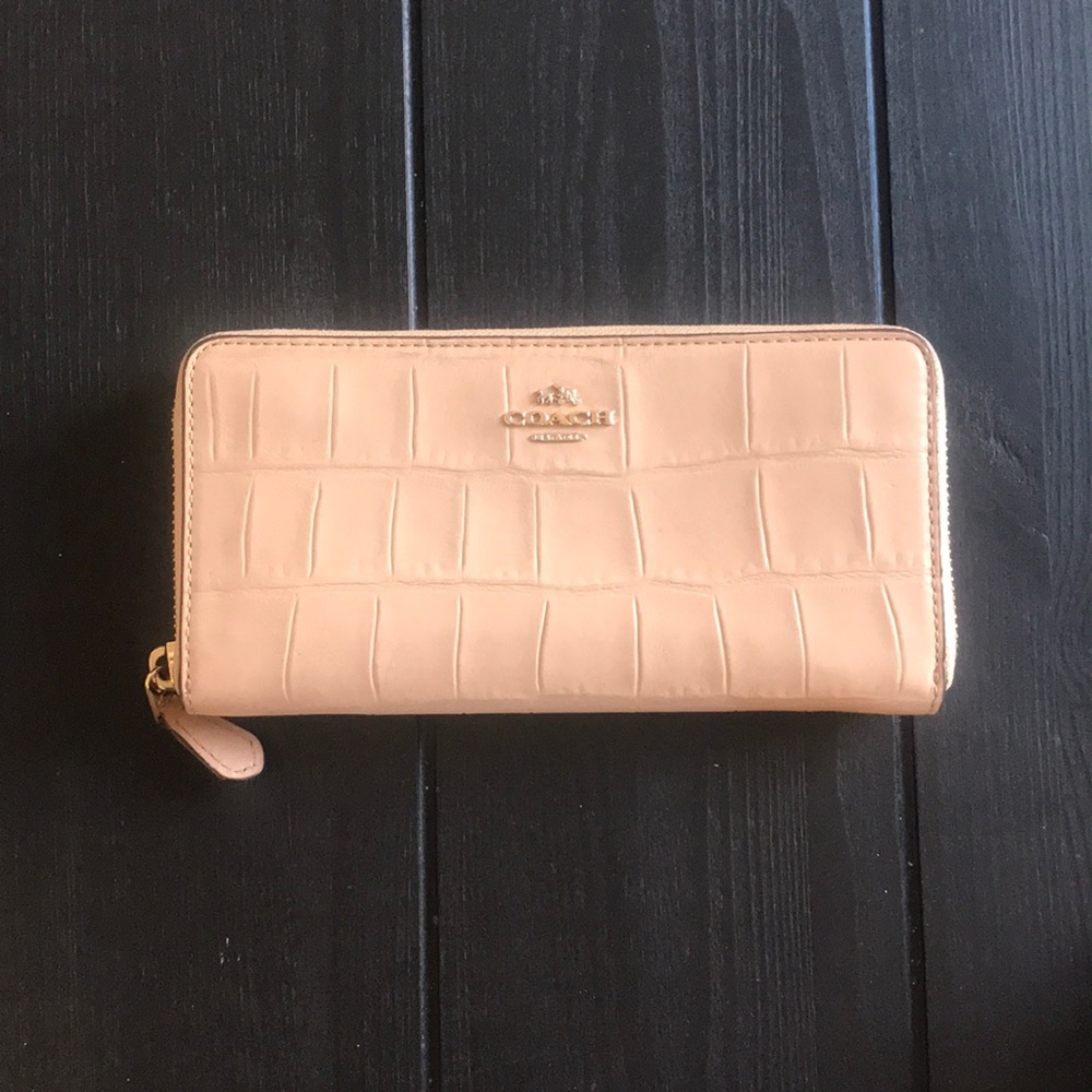COPY - Coach Accordion Zip Wallet